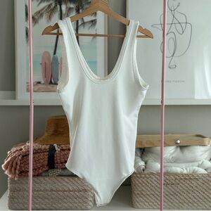 Abercrombie & Fitch White Ribbed Scoop Neck Bodysuit (XL)